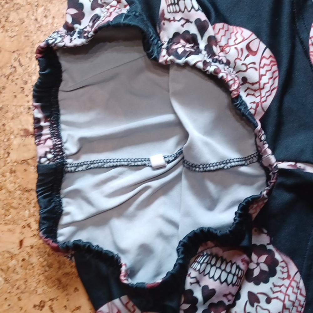 *3 FOR $20 ITEM* Skull Booty Shorts Size M In Black, Red & White - Picture 3 of 4